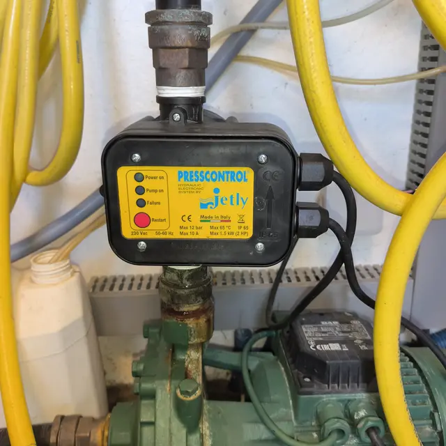 Surpresseur et gestion de pression d'eau